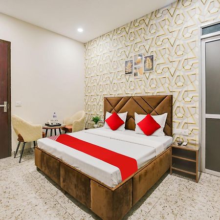 Hotel O Silver Sky Ludhiana Esterno foto