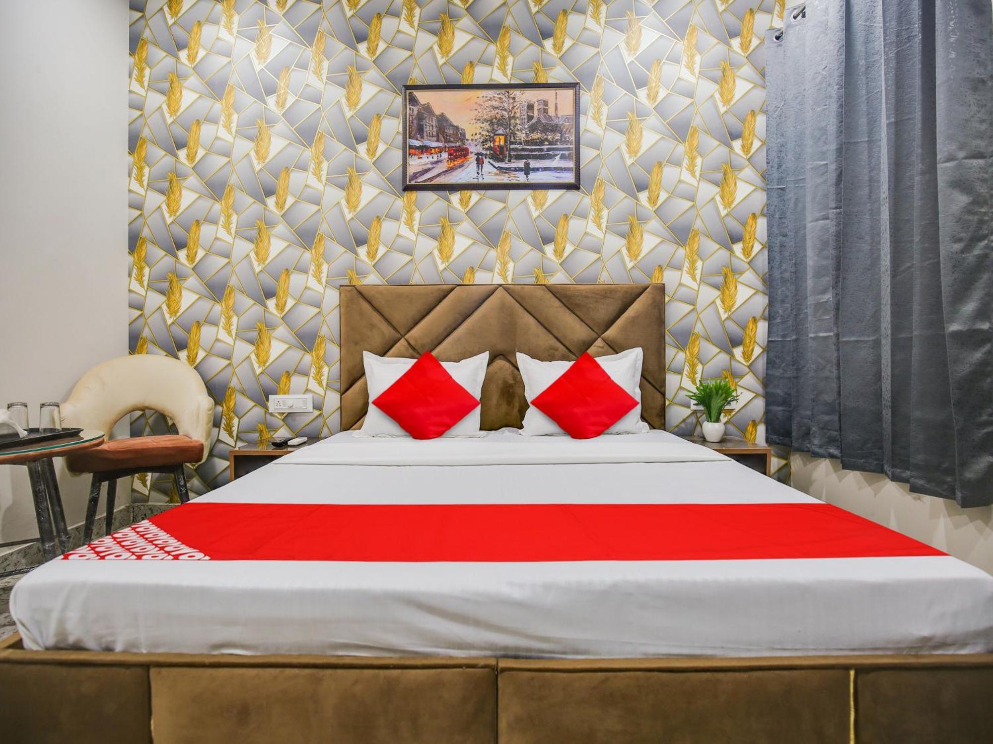 Hotel O Silver Sky Ludhiana Esterno foto