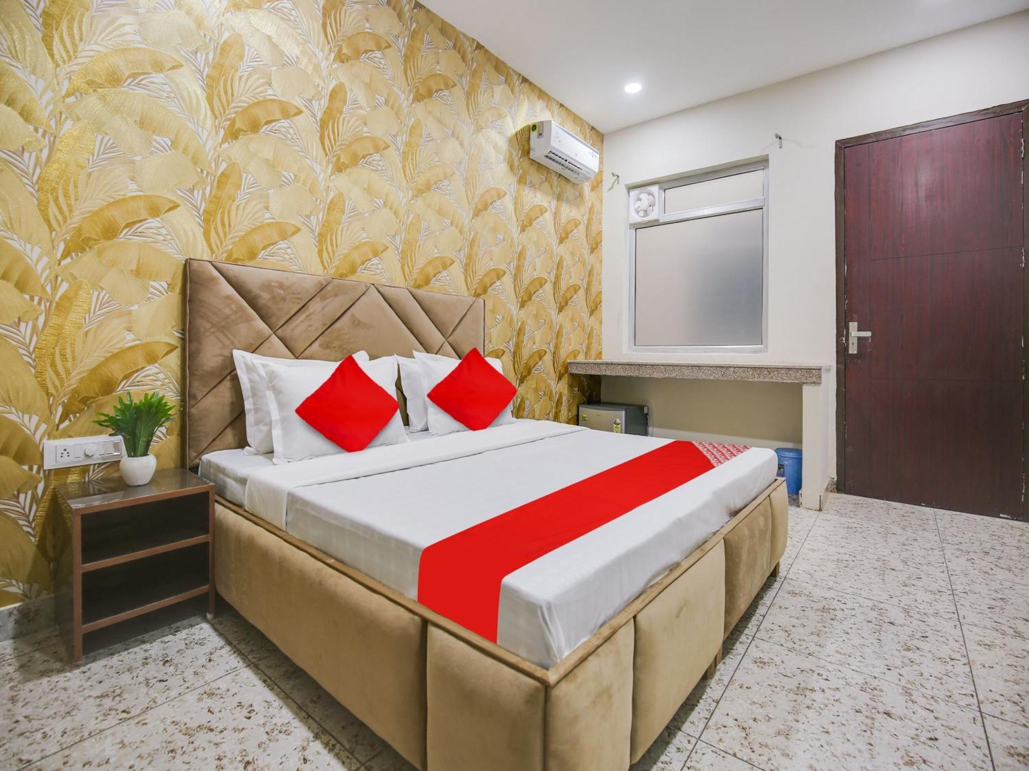 Hotel O Silver Sky Ludhiana Esterno foto