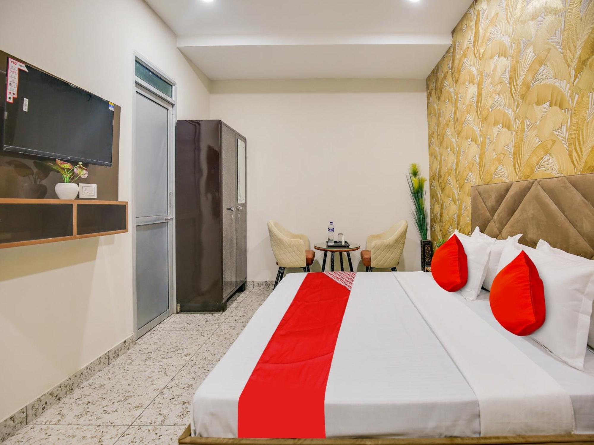 Hotel O Silver Sky Ludhiana Esterno foto