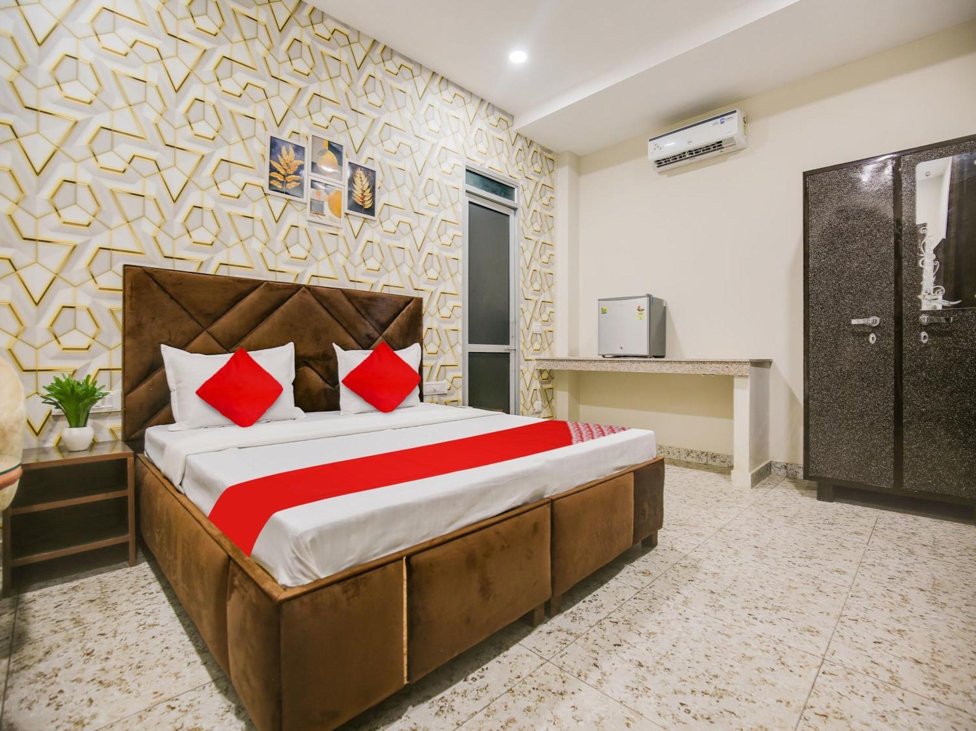 Hotel O Silver Sky Ludhiana Esterno foto