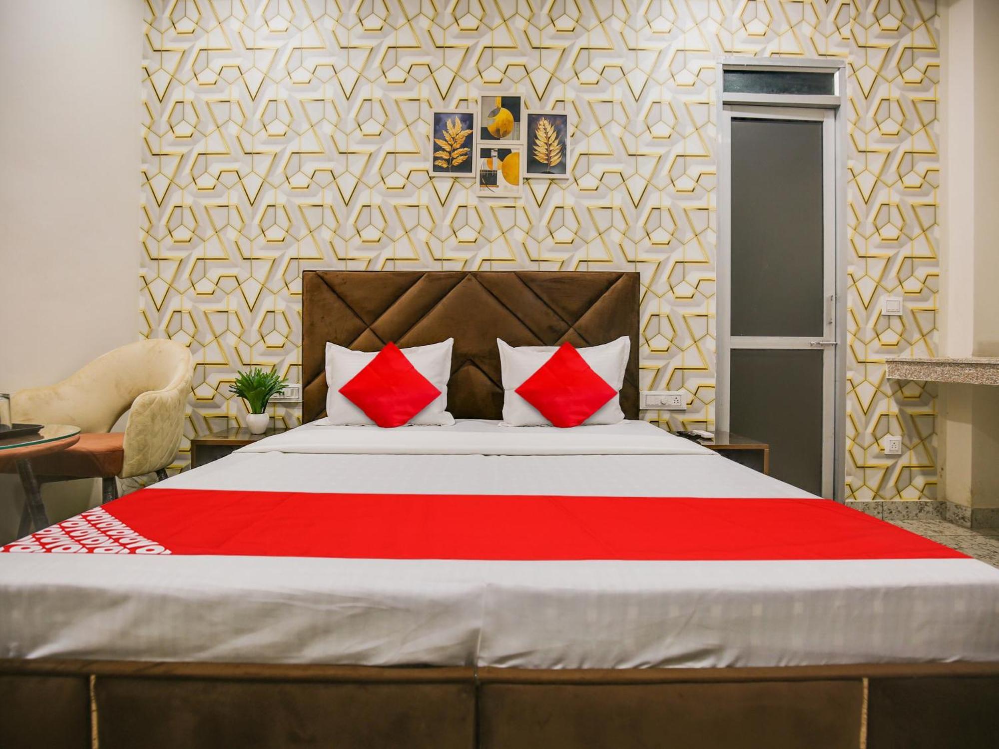 Hotel O Silver Sky Ludhiana Esterno foto
