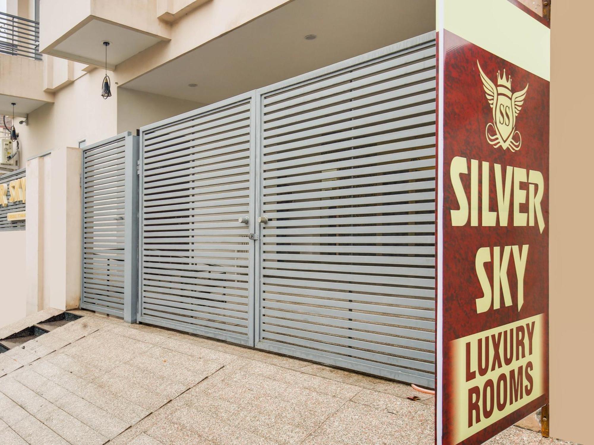 Hotel O Silver Sky Ludhiana Esterno foto