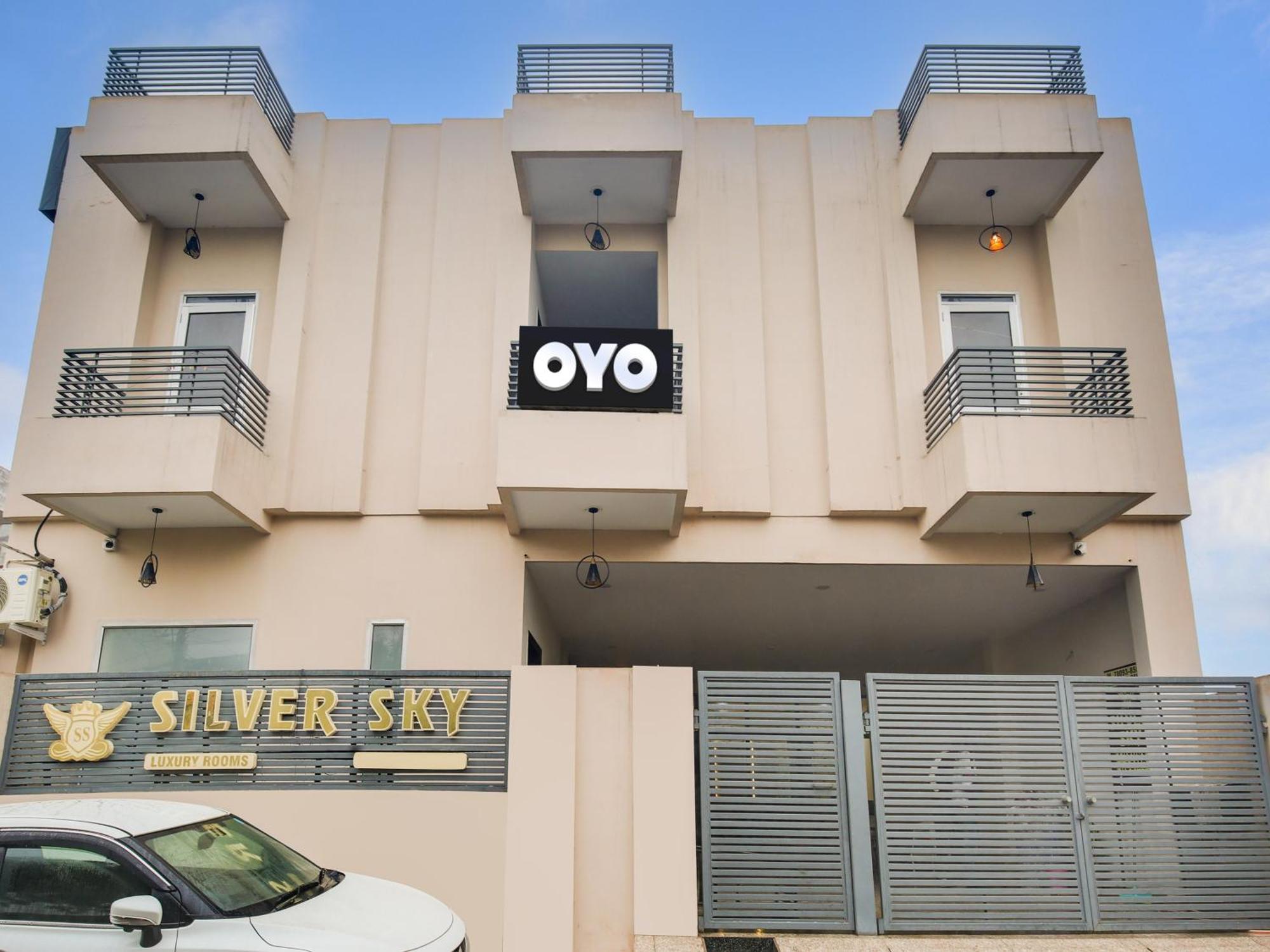 Hotel O Silver Sky Ludhiana Esterno foto