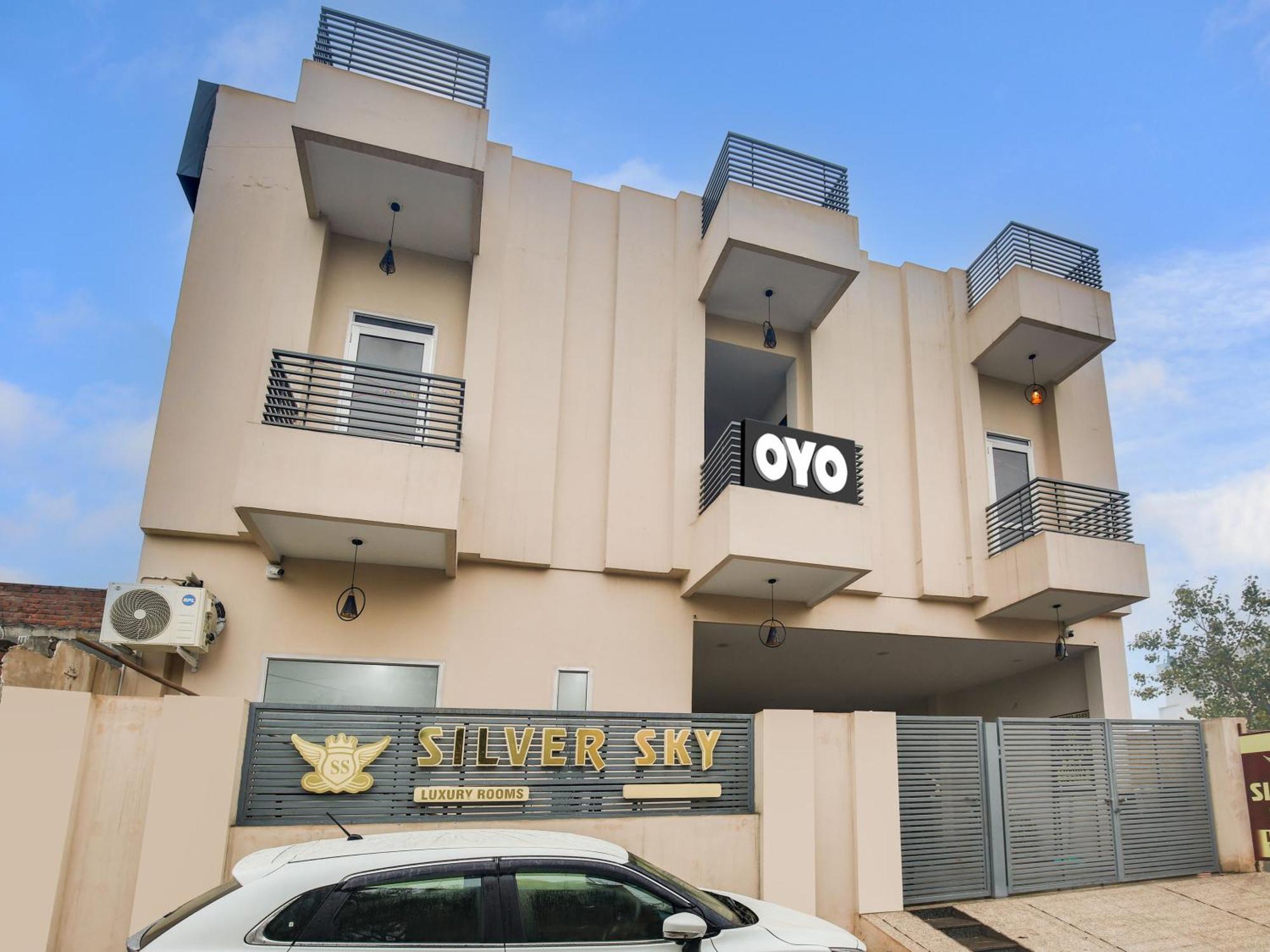 Hotel O Silver Sky Ludhiana Esterno foto