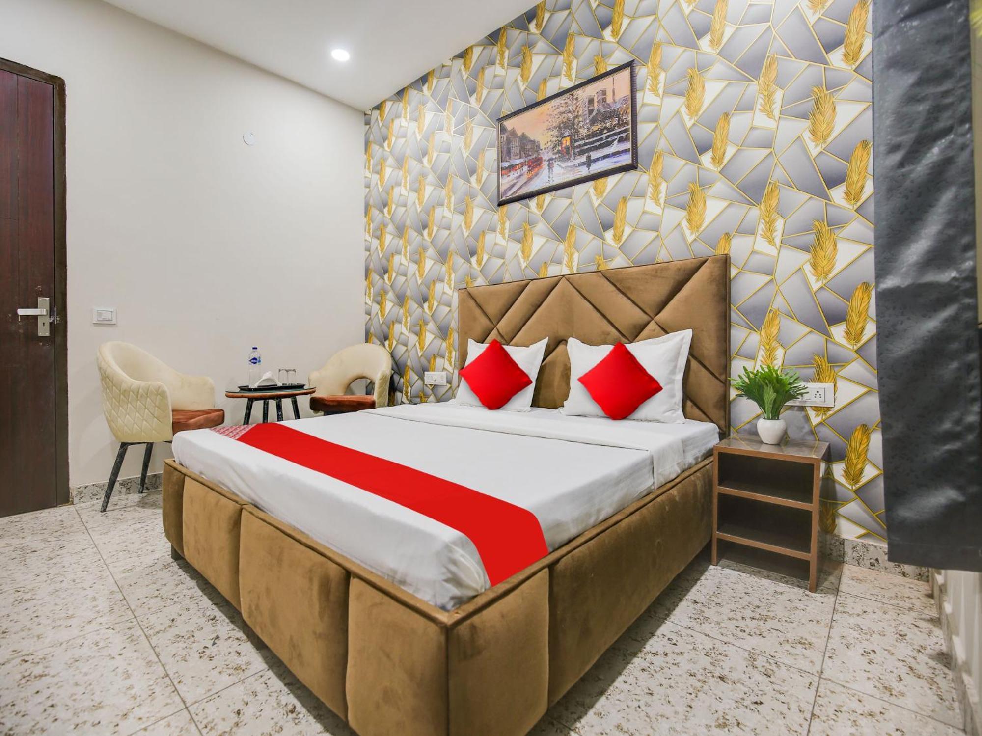 Hotel O Silver Sky Ludhiana Esterno foto