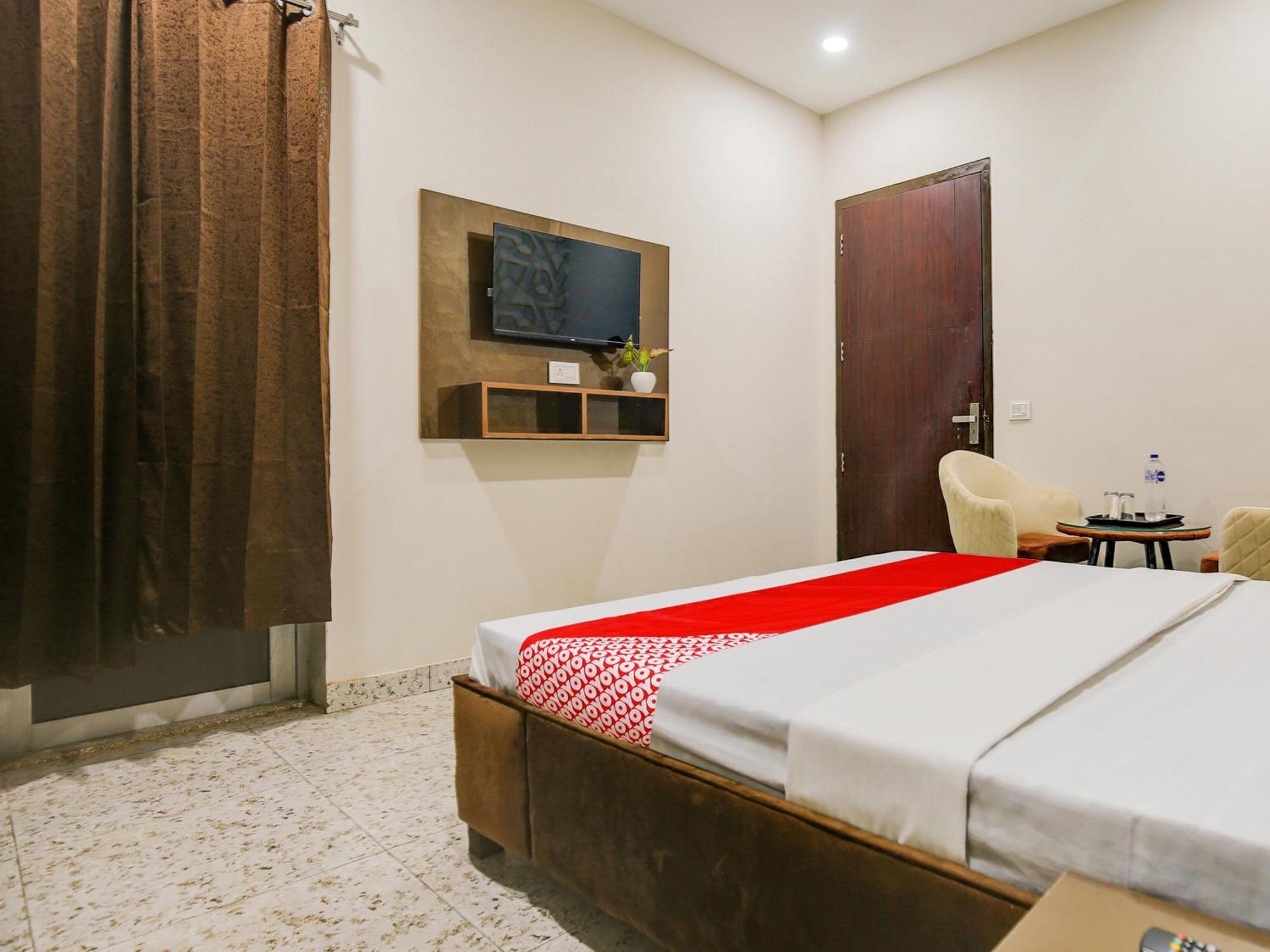 Hotel O Silver Sky Ludhiana Esterno foto
