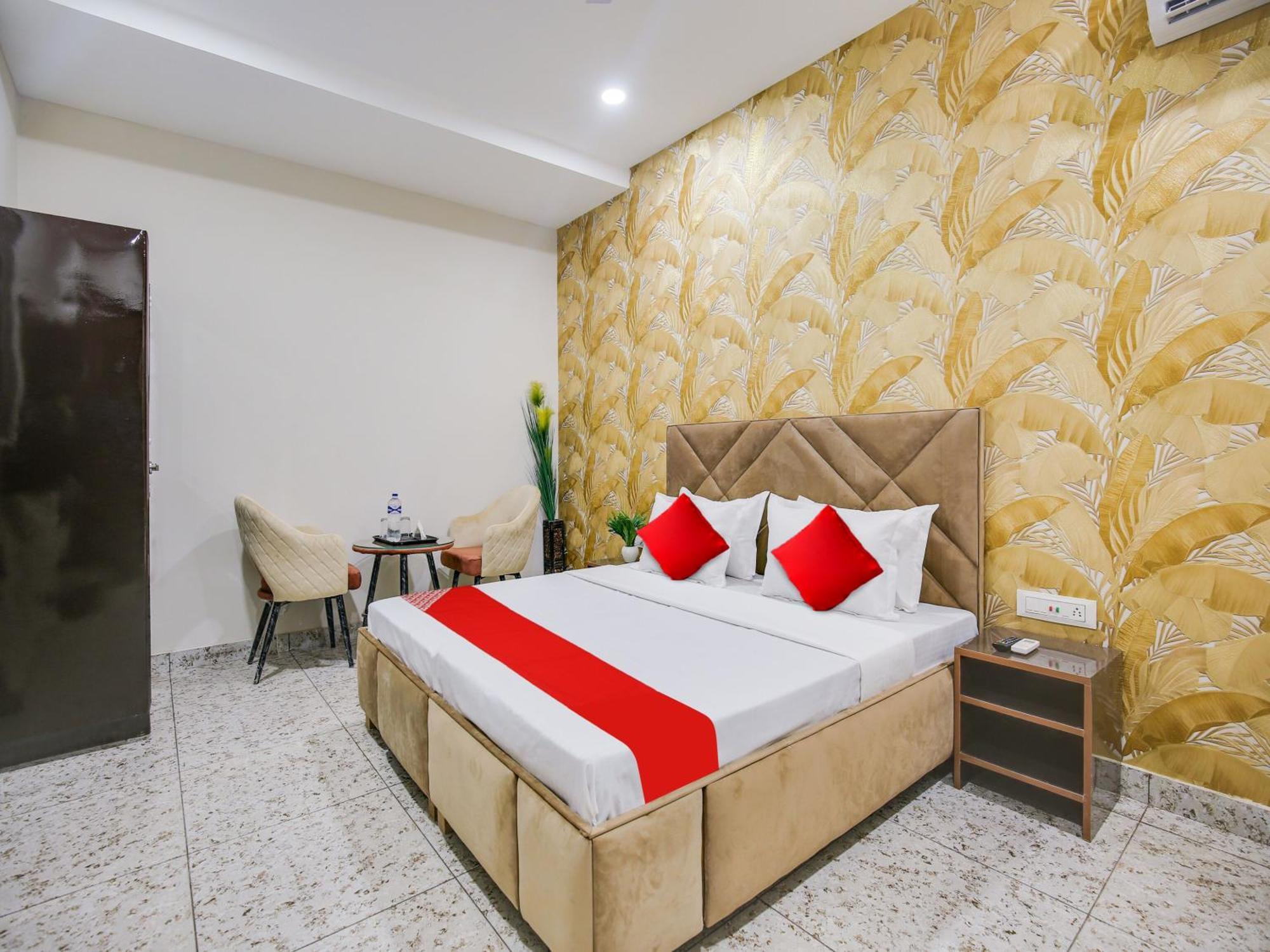 Hotel O Silver Sky Ludhiana Esterno foto