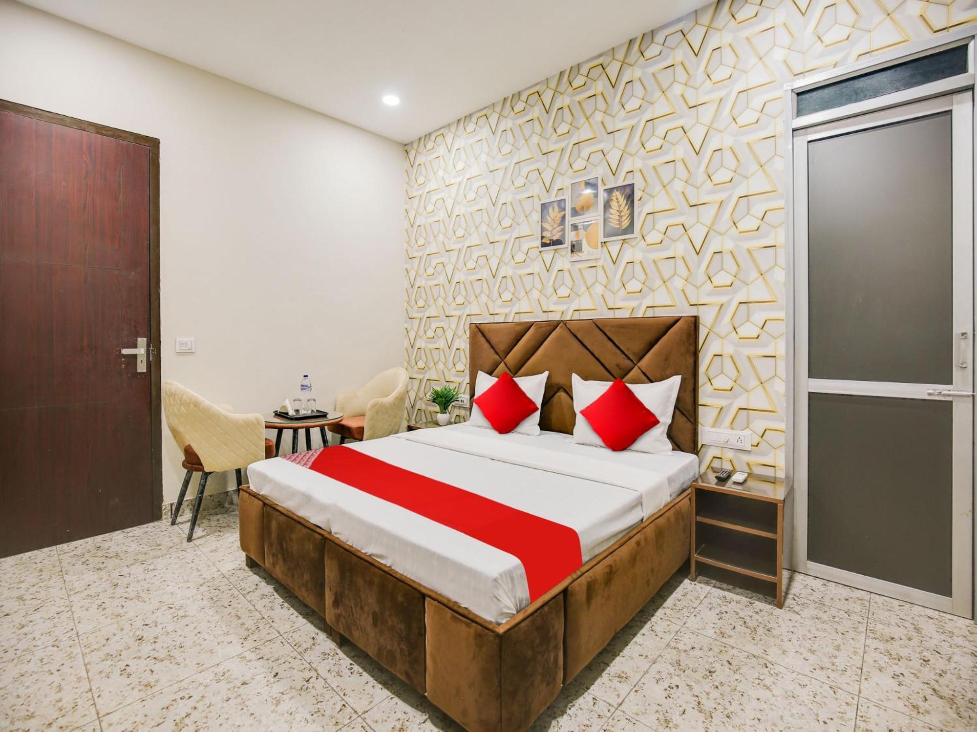Hotel O Silver Sky Ludhiana Esterno foto