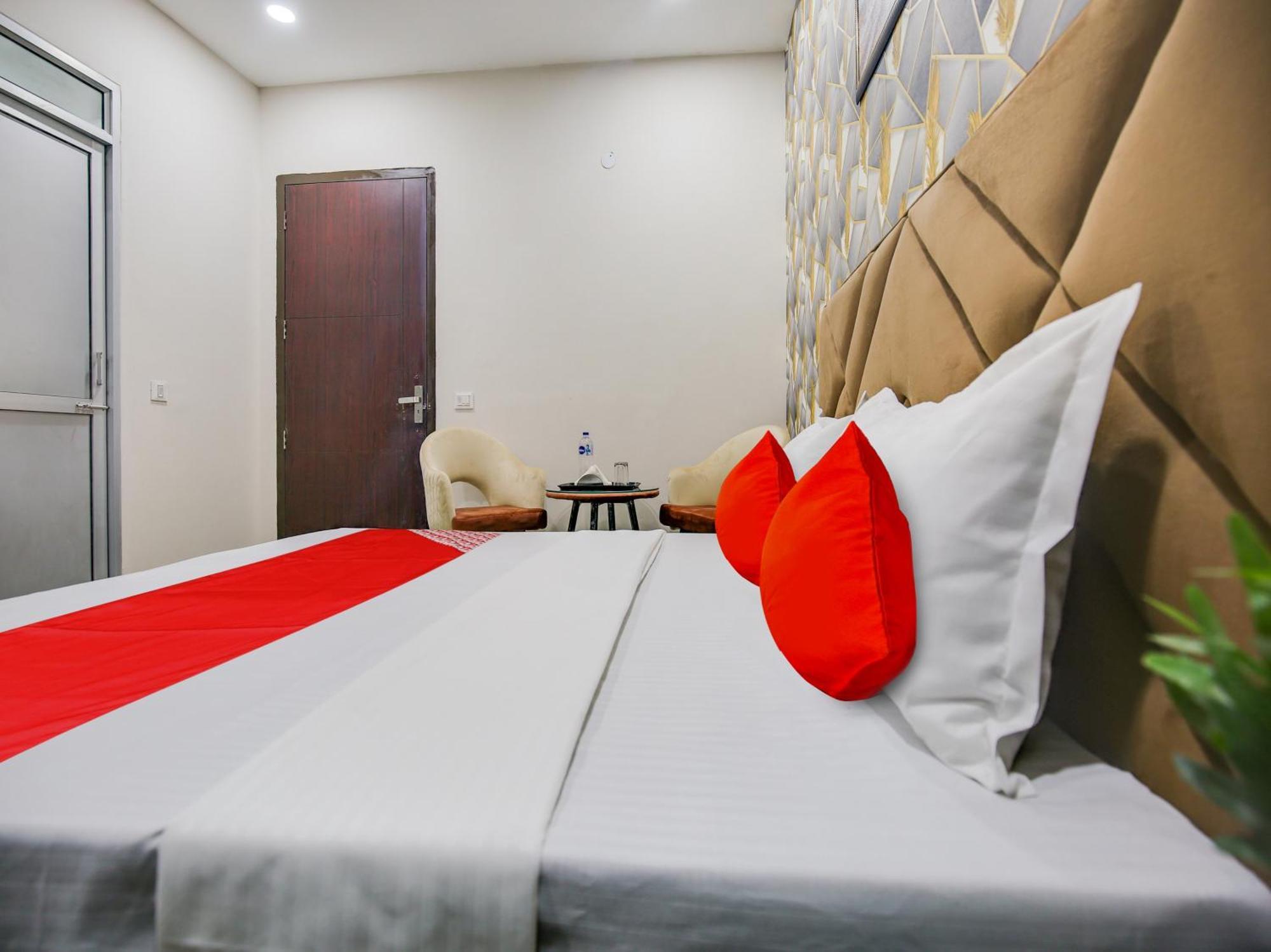 Hotel O Silver Sky Ludhiana Esterno foto